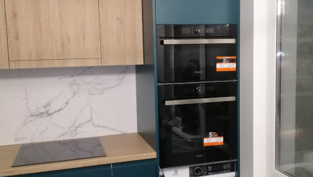 кухонный гарнитур Дуб и сине-зелёная краска
